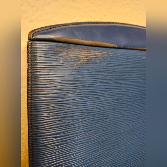 LOUIS VUITTON Epi Trousse Crete Clutch Bag Blue - Picture 13 of 16